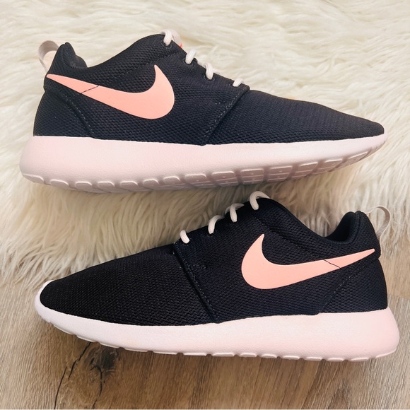 NWT Nike Roshe One Women’s Shoes - Picture 6 of 8